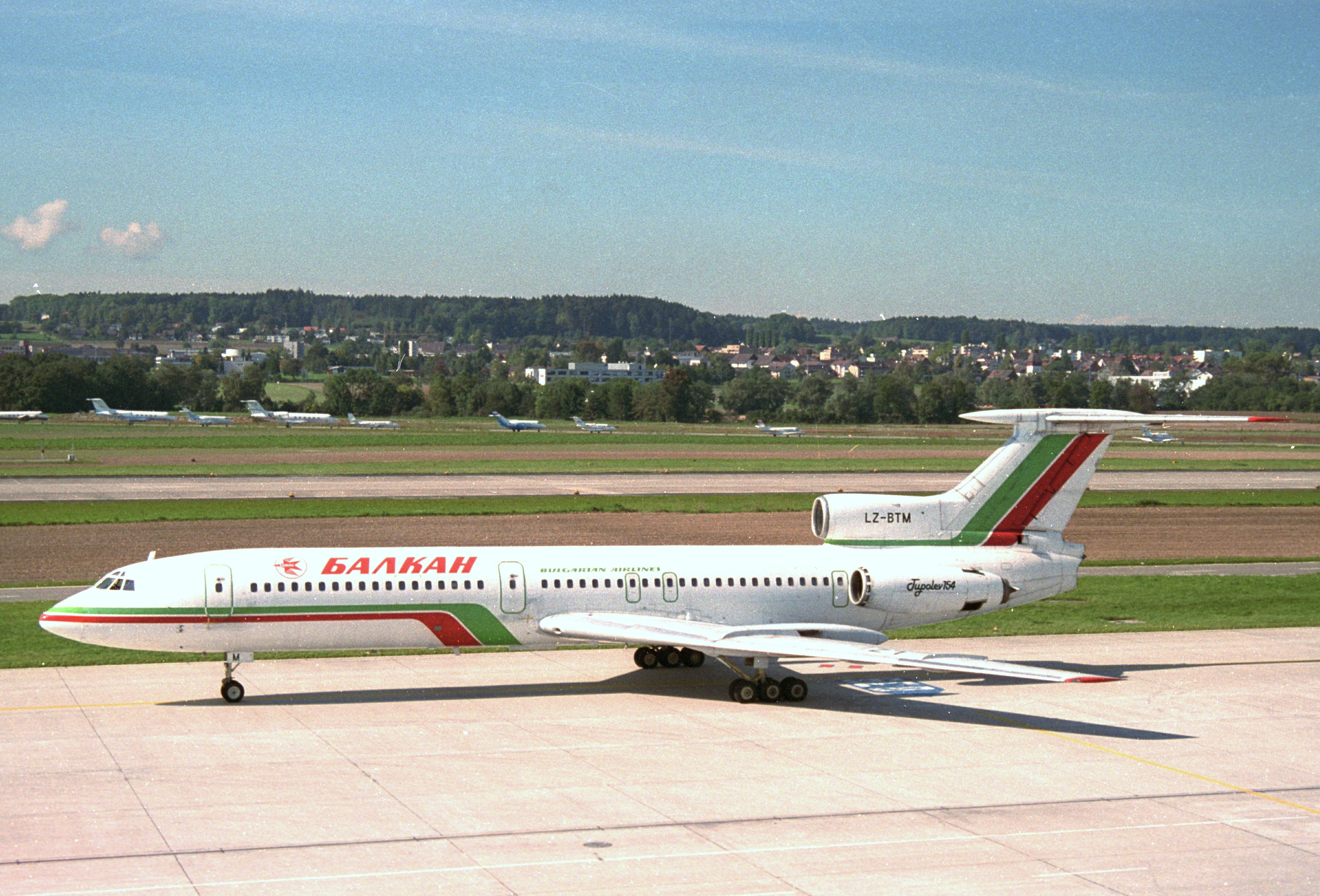 Balkan_Bulgarian_Airlines_Tupolev_154B;_LZ-BTM@ZRH;02.10.1995_(8353906144)